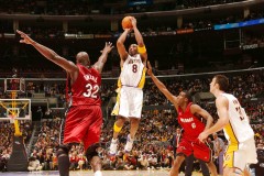 东契奇独得42分率独行侠挺进八强