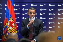 西甲联赛巴塞罗那0-0战平赫塔菲，哈维红牌离场引争议